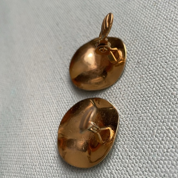 Vintage Monet Clip On Gold Earrings - Picture 6 of 9
